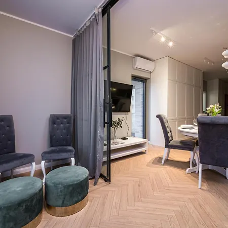 Old Town - 63m2, Riverside View - By Rentujemy Apartmán